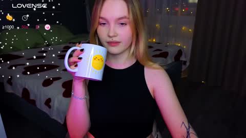 Snapshot of cute_summer_breathe chatting on 01/28/25, 06:07 Sue online show from 01/28/25, 06:07