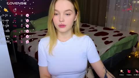 Snapshot of cute_summer_breathe chatting on 02/21/25, 04:16 Sue online show from 02/21/25, 04:16