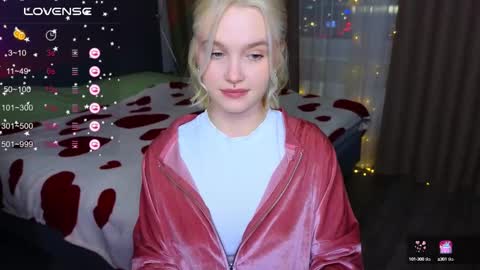 Snapshot of cute_summer_breathe chatting on 03/01/25, 04:44 Sue online show from 03/01/25, 04:44