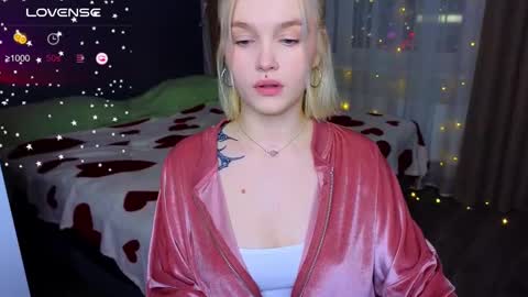 Snapshot of cute_summer_breathe chatting on 03/04/25, 05:13 Sue online show from 03/04/25, 05:13