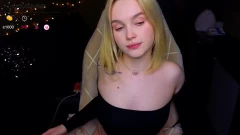 Snapshot of cute_summer_breathe chatting on 10/21/25, 07:03 Sue online show from 10/21/25, 07:03