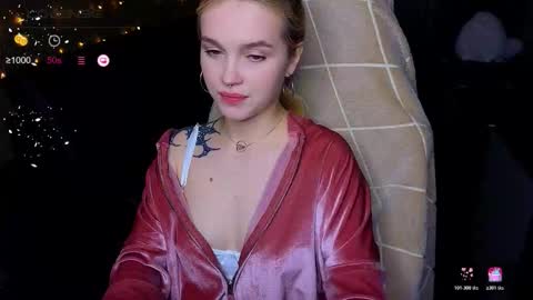 Snapshot of cute_summer_breathe chatting on 11/03/25, 11:26 Sue online show from 11/03/25, 11:26