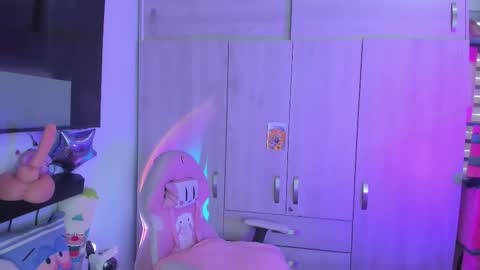 Snapshot of cute_sweetmontt chatting on 09/27/25, 08:03 katalinda montt online show from 09/27/25, 08:03