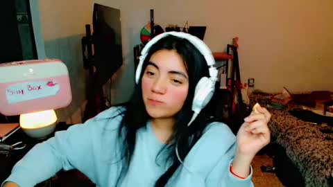 Snapshot of cuteambervi chatting on 01/20/25, 12:36 Princess Amber online show from 01/20/25, 12:36