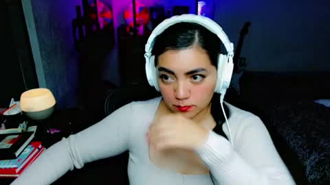 Snapshot of cuteambervi chatting on 02/08/25, 10:40 Princess Amber online show from 02/08/25, 10:40