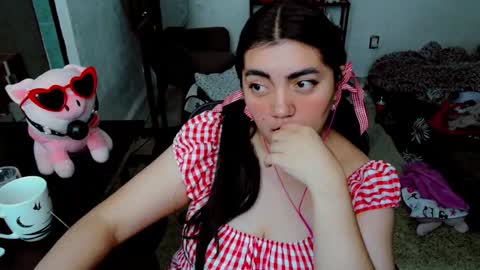 Snapshot of cuteambervi chatting on 10/14/25, 08:31 Princess Amber online show from 10/14/25, 08:31