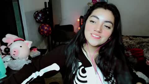 Snapshot of cuteambervi chatting on 10/31/25, 11:17 Princess Amber online show from 10/31/25, 11:17