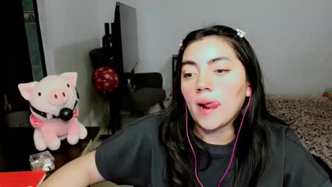 Snapshot of cuteambervi chatting on 11/03/25, 12:02 Princess Amber online show from 11/03/25, 12:02