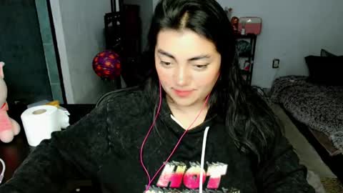 Snapshot of cuteambervi chatting on 11/29/25, 08:45 Princess Amber online show from 11/29/25, 08:45