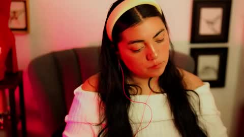 Snapshot of cuteambervi chatting on 12/14/25, 08:13 Princess Amber online show from 12/14/25, 08:13