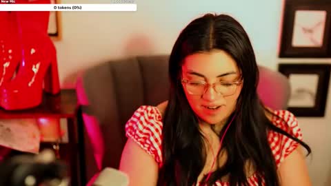 Snapshot of cuteambervi chatting on 12/18/25, 07:09 Princess Amber online show from 12/18/25, 07:09