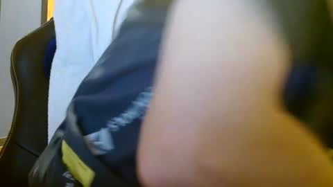 Snapshot of cuteboy090 chatting on 06/20/26, 10:18 Cuteboy090 online show from 06/20/26, 10:18