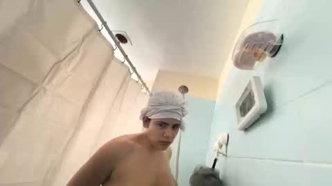 Snapshot of cutecuban18 chatting on 11/20/25, 11:48 loveolots online show from 11/20/25, 11:48