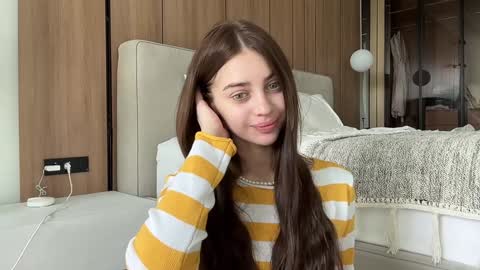 Snapshot of cuteelsa_ chatting on 02/02/25, 04:05 Elsa online show from 02/02/25, 04:05