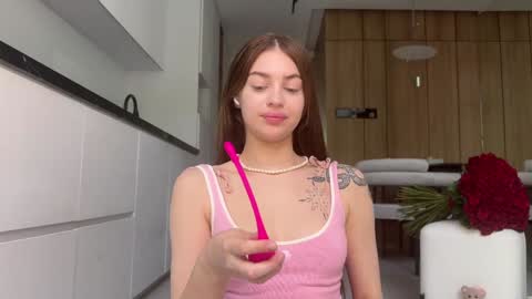 Snapshot of cuteelsa_ chatting on 02/06/25, 05:57 Elsa online show from 02/06/25, 05:57