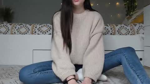 Snapshot of cuteemouse chatting on 11/12/25, 11:32 Anna online show from 11/12/25, 11:32