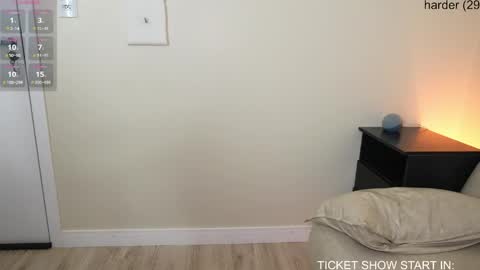 Mia online show from 04/06/26, 05:25