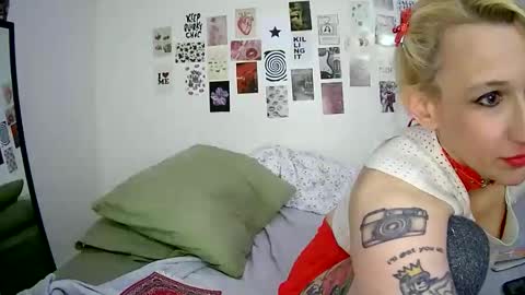 Bella online show from 12/22/25, 05:48