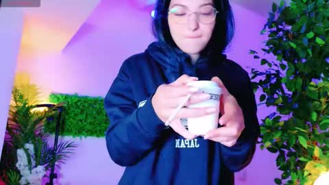 Snapshot of cuteness__girl chatting on 11/20/25, 07:08 cuteness__girl online show from 11/20/25, 07:08