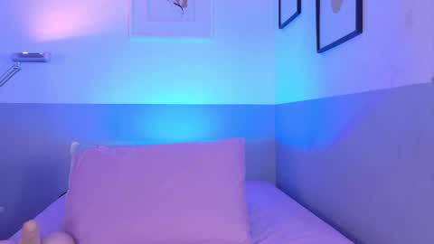 cutepetitee online show from 03/17/26, 08:23