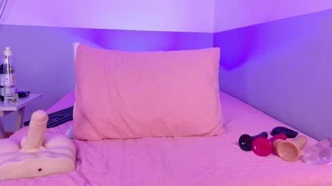 cutepetitee online show from 03/26/26, 07:52