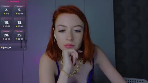 Snapshot of cuteroxyfoxyy chatting on 06/13/26, 04:05 Roxy online show from 06/13/26, 04:05