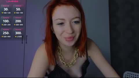 Snapshot of cuteroxyfoxyy chatting on 07/18/26, 06:17 Roxy online show from 07/18/26, 06:17