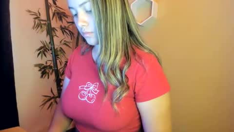 Snapshot of cutesamantha_ chatting on 05/26/26, 07:43 cutesamantha_ online show from 05/26/26, 07:43