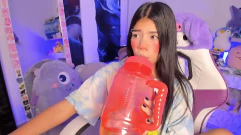  - independent model online show from 02/07/25, 12:20