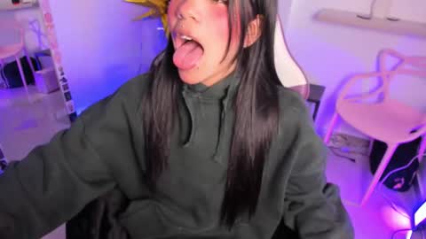  - independent model online show from 11/05/25, 12:38