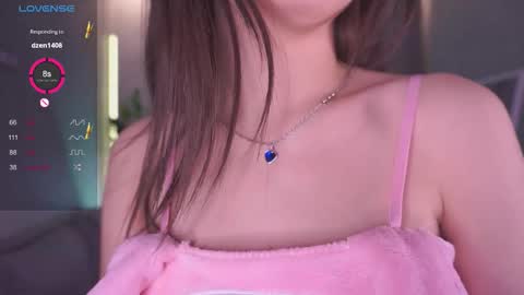 Snapshot of cutetous chatting on 11/11/25, 01:22 Julia online show from 11/11/25, 01:22