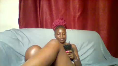 cutey_lunar online show from 02/08/25, 09:35