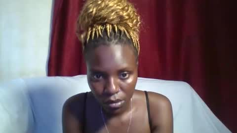 cutey_lunar online show from 03/11/25, 09:13