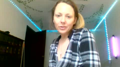 cuteycourtney2224 online show from 06/18/26, 12:42