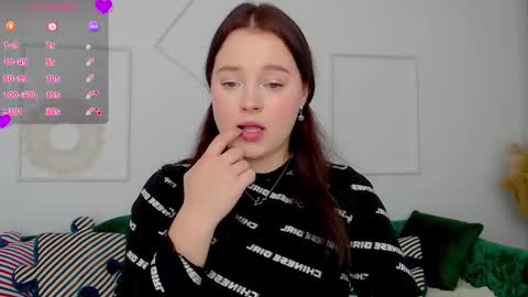 Snapshot of cutie__cutiee_ chatting on 10/03/25, 09:45 Nika online show from 10/03/25, 09:45