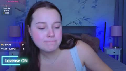 Snapshot of cutie__cutiee_ chatting on 10/10/25, 09:03 Nika online show from 10/10/25, 09:03