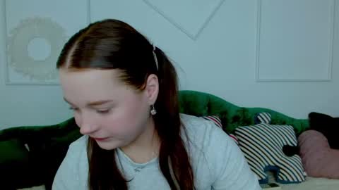 Snapshot of cutie__cutiee_ chatting on 10/16/25, 08:10 Nika online show from 10/16/25, 08:10