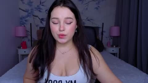 Snapshot of cutie__cutiee_ chatting on 11/28/25, 11:07 Nika online show from 11/28/25, 11:07