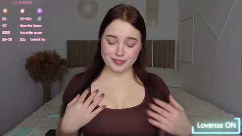 Snapshot of cutie__cutiee_ chatting on 02/06/26, 01:36 Nika online show from 02/06/26, 01:36