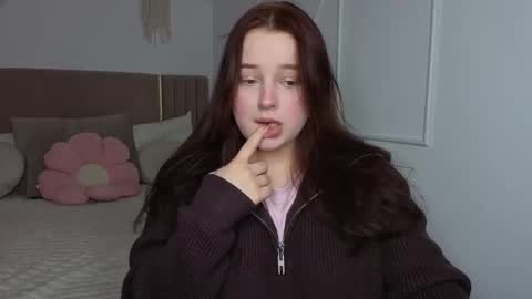 Snapshot of cutie__cutiee_ chatting on 02/08/26, 01:58 Nika online show from 02/08/26, 01:58