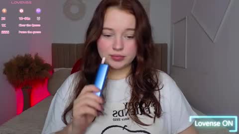 Snapshot of cutie__cutiee_ chatting on 02/18/26, 02:02 Nika online show from 02/18/26, 02:02