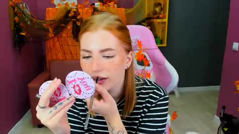 Snapshot of cutie_maniac chatting on 10/14/25, 01:34 Lina online show from 10/14/25, 01:34