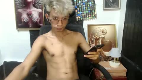 Snapshot of cutie_mico chatting on 02/20/25, 10:59 cutie_mico online show from 02/20/25, 10:59