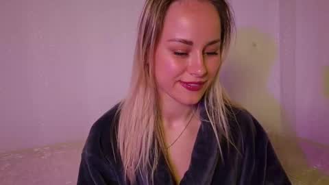 cutie_xoxo_ online show from 05/21/26, 08:27