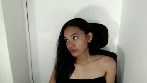 cutiee_lily2 online show from 05/27/26, 01:57