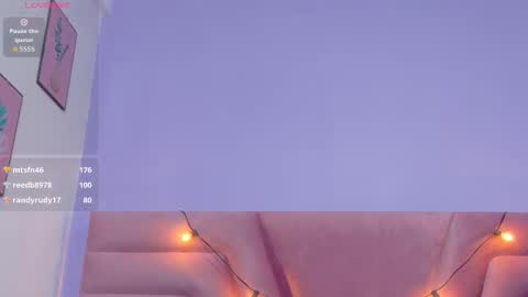 Snapshot of cutielittleebonyy chatting on 12/21/25, 07:54 Kiara online show from 12/21/25, 07:54