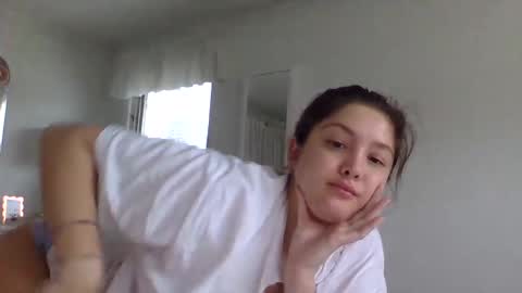 Snapshot of cutieoggg420 chatting on 12/11/24, 05:15 Cutieoggg420 online show from 12/11/24, 05:15