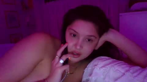 Snapshot of cutieoggg420 chatting on 12/24/24, 03:49 Cutieoggg420 online show from 12/24/24, 03:49