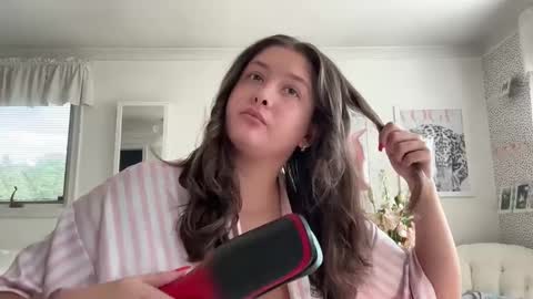 Snapshot of cutieoggg420 chatting on 09/26/25, 06:23 Cutieoggg420 online show from 09/26/25, 06:23