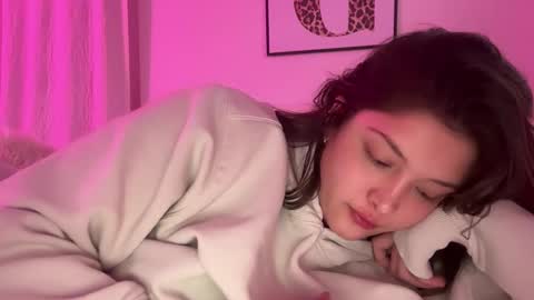 Snapshot of cutieoggg420 chatting on 11/20/25, 09:36 Cutieoggg420 online show from 11/20/25, 09:36